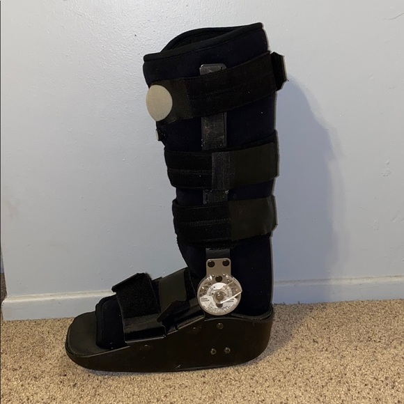 Walking Boot - Picture 2 of 7
